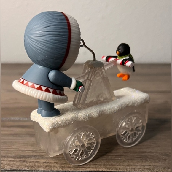 Hallmark Keepsake Ornament NEW 2021 Handcar High Jinks” Frosty & his penguin pal - Picture 7 of 10